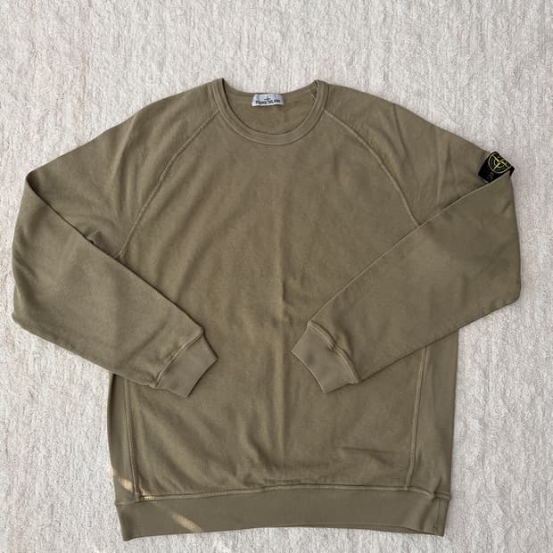 스톤 아일랜드 와펜 카키 맨투맨