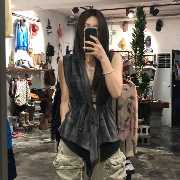 [2650] charcoal hooded vest