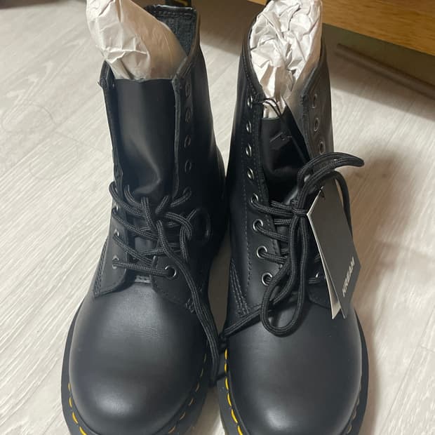 닥터마틴 나파레더 1460 여성 240