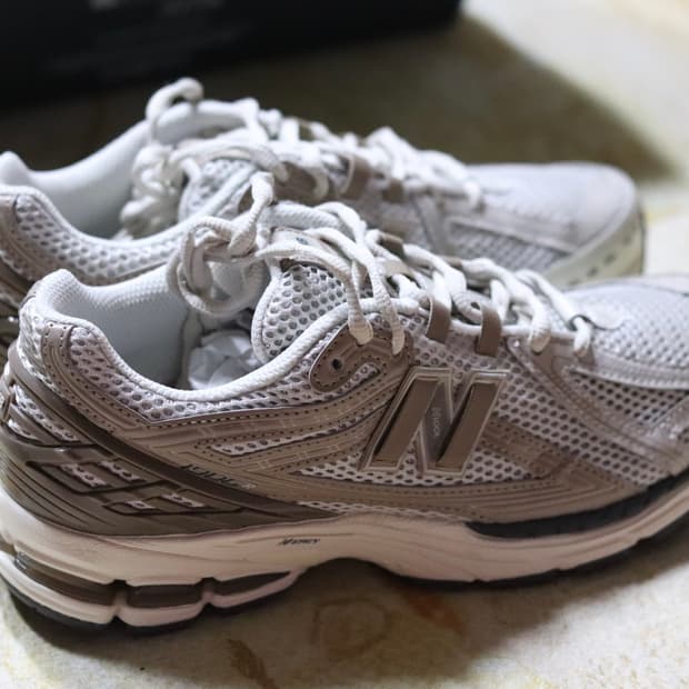 뉴발란스 1906r 260사이즈 새상품