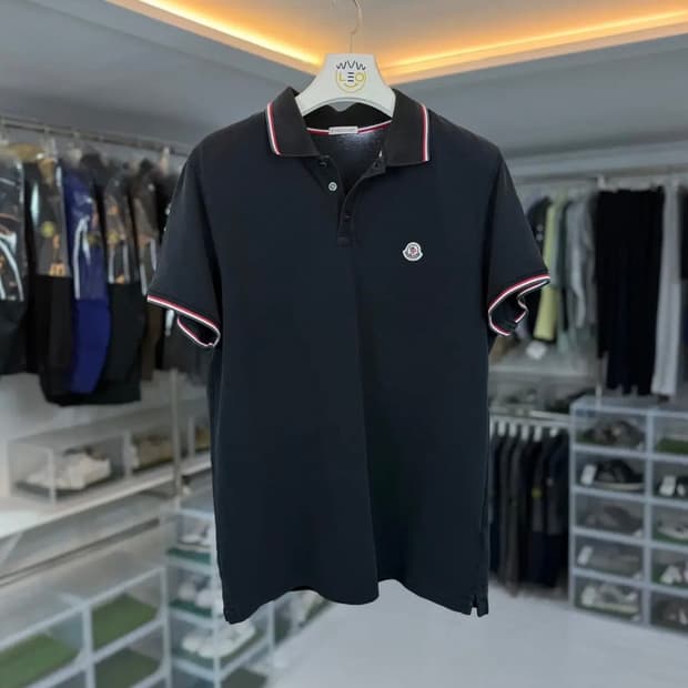 몽클레어 와펜 패치 카라티셔츠