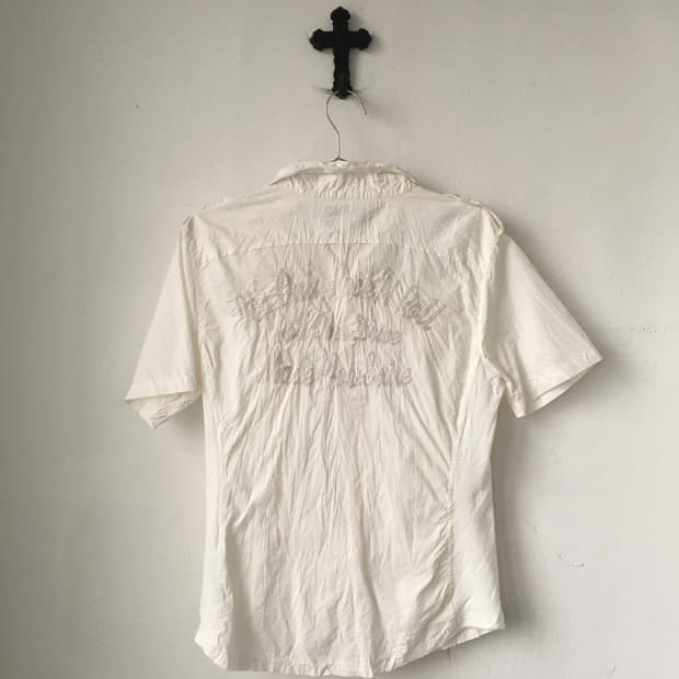 Back needle work point shirt