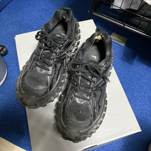 발렌시아가 디펜더 42