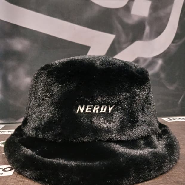 NERDY 퍼 버킷햇 블랙