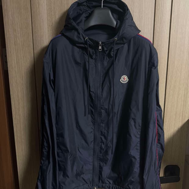 몽클레어 하타브 나일론 바람막이 네이비 4