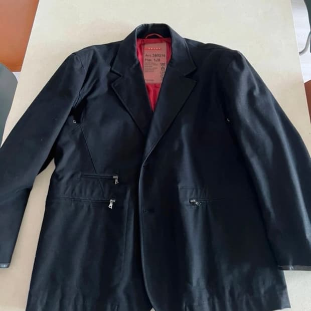 프라다 블레이저 블랙 52