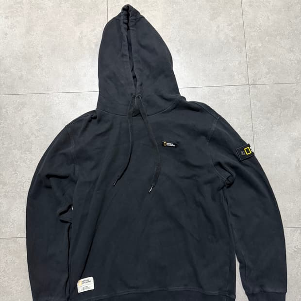 내셔널지오그래픽  블랙컬러 스웻셔츠 100size   