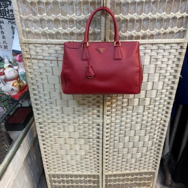 정품 프라다 사피아노 럭스백 팝니다