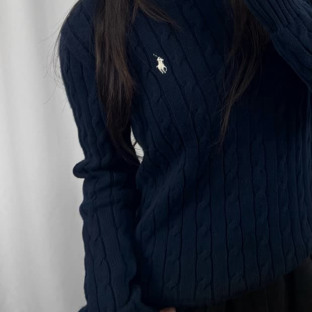 폴로 QR 네이비 꽈배기 니트
