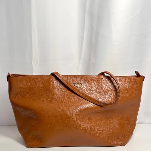 살바토레 페라가모 레더 토트백 페레가모