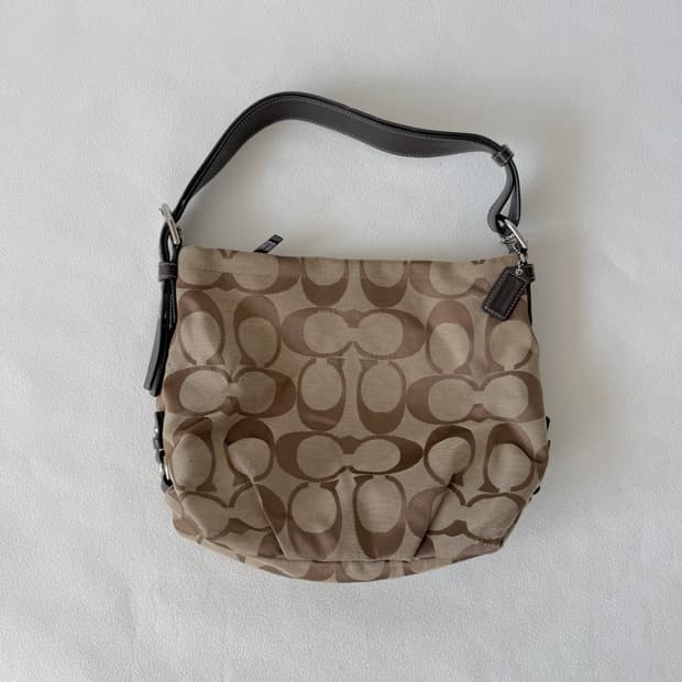 코치(Coach) 모노그램 크로스백(숄더 변형 가능)