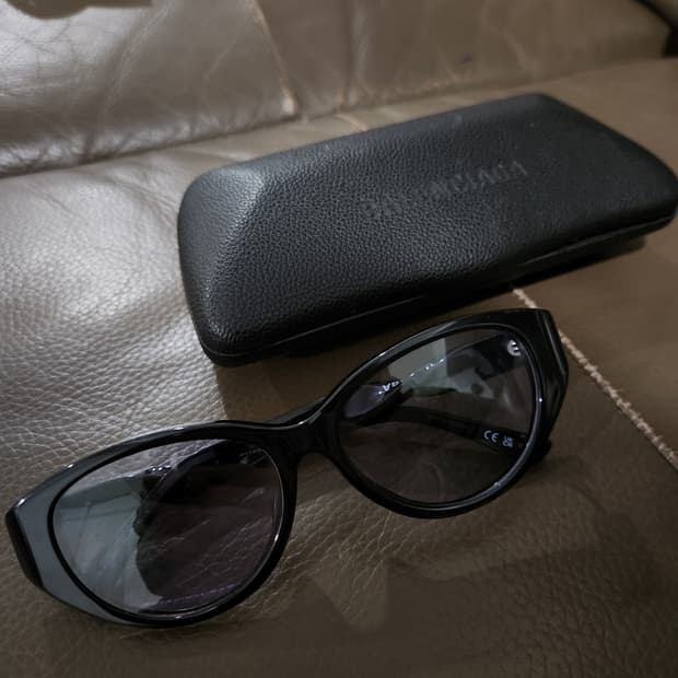 발렌시아가 트위스트 선글라스