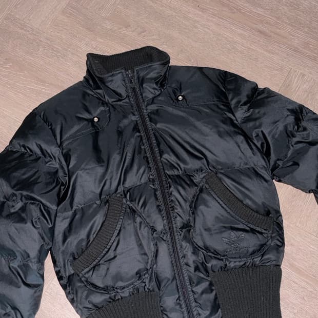 아디다스 봄버 숏패딩 