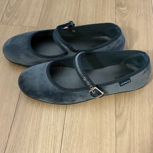 빅토리아 벨벳 메리제인 플랫 슈즈 차콜