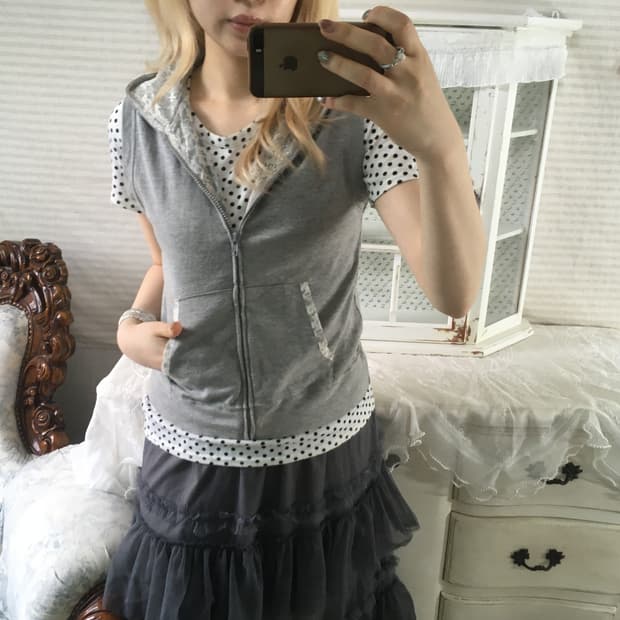 Set)도트 아이보리 반팔 + 그레이 레이스 후드집업