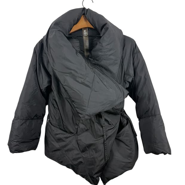 ADD 에드 하이넥 다운 라이트 랩 패딩 여1