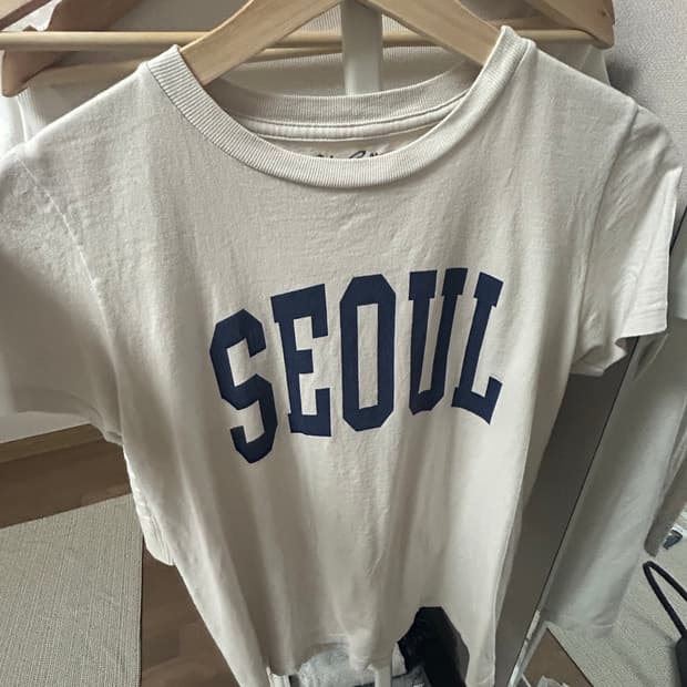 브랜디멜빌 서울 아이보리색 반팔티