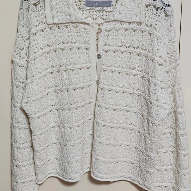 에잇세컨즈 아이보리 니트 단추 가디건