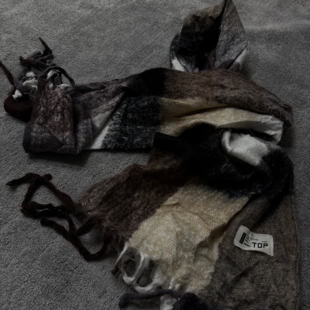 Vintage Minimal Grunge muffler