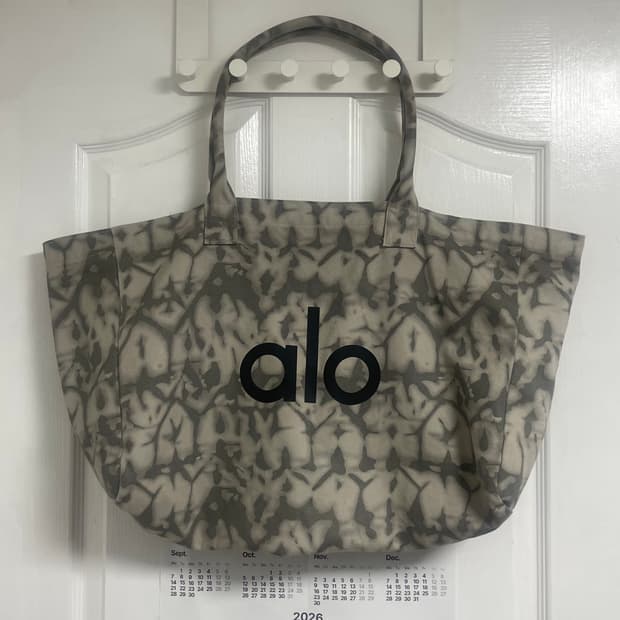 알로 요가 아이코닉 쇼퍼 토트 백 그레이 타이다이