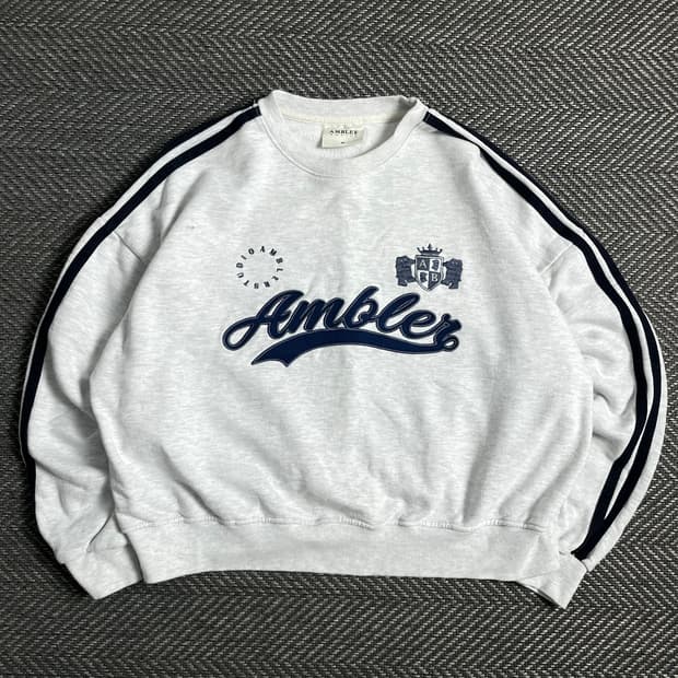 엠블러 빅로고 크롭 스웻 맨투맨 그레이y 5004