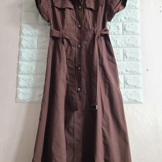 라인 브라운 반팔 셔츠형 원피스(55)