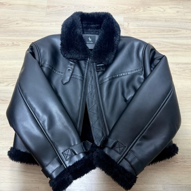 오블리크 오버핏 레더 무스탕 자켓 [ALL BLACK]