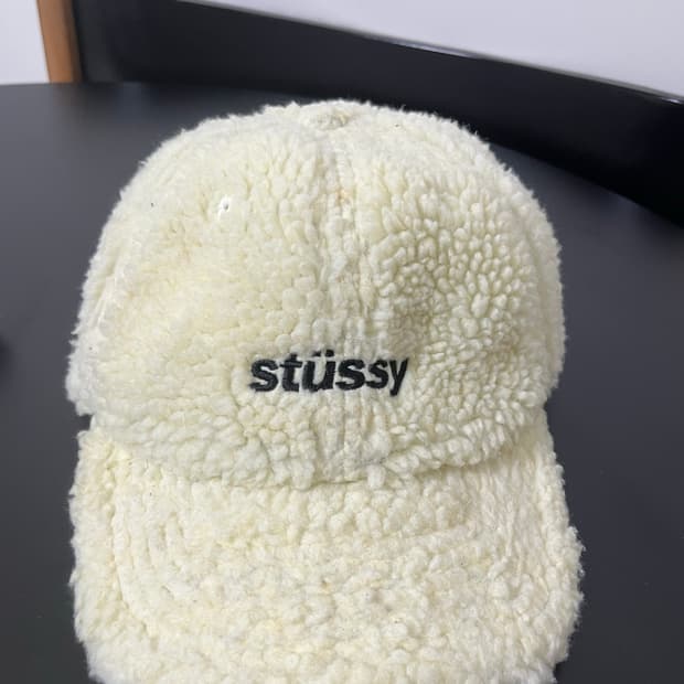 스투시 로고 엠브로이더드 쉐르파 베이스볼캡 (한국에없음)