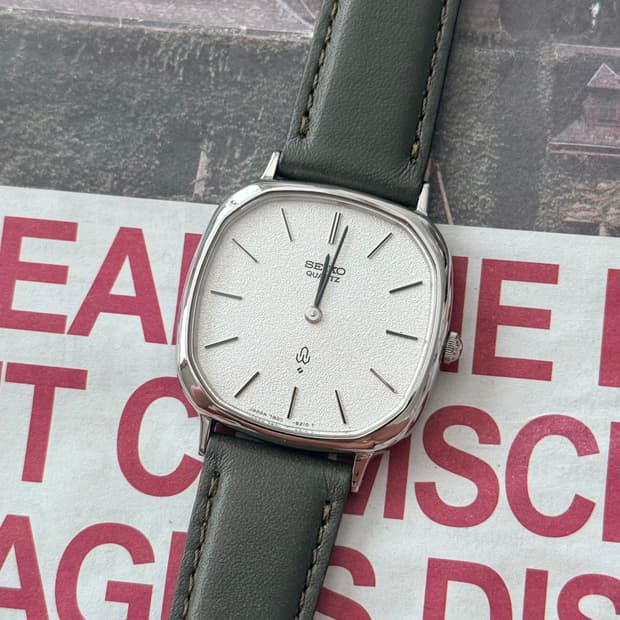 Seiko 세이코 샌드 피니시 다이얼 Square Quartz