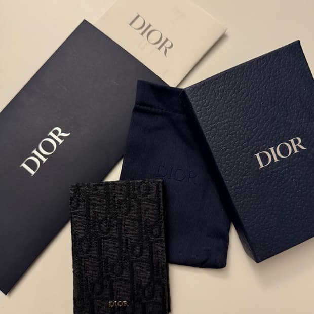 디올 2단 카드 홀더 블랙 디올 오블리크 자카드 지갑 판매합니다.