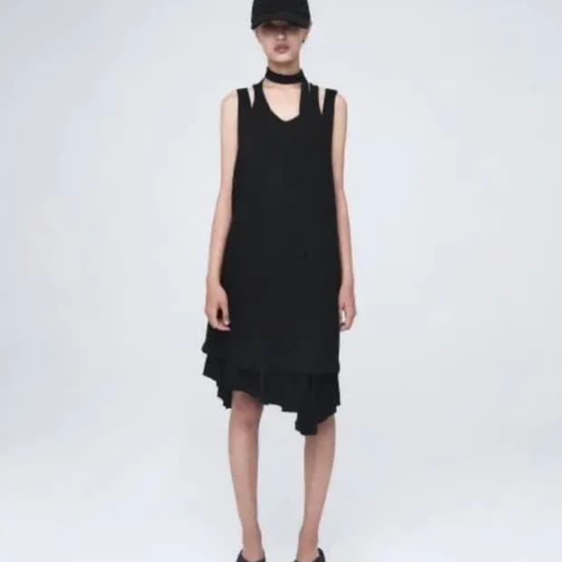 나체 넥 스트랩 레이어드 원피스 블랙