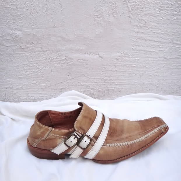 WHOOP DE DOO strap leather shoes / beige