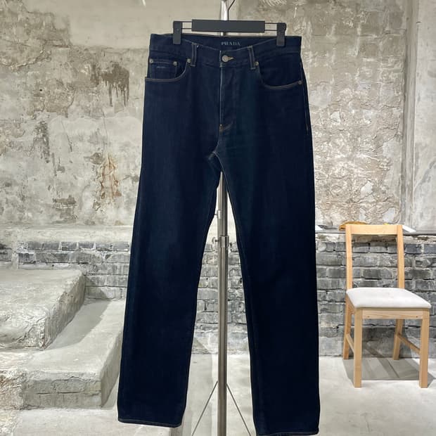 프라다 진청 이지 핏 버튼 플라이 데님 팬츠