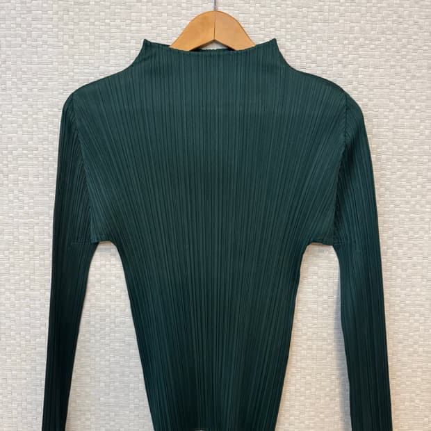 플리츠플리즈 반목 긴팔 탑 다크 그린