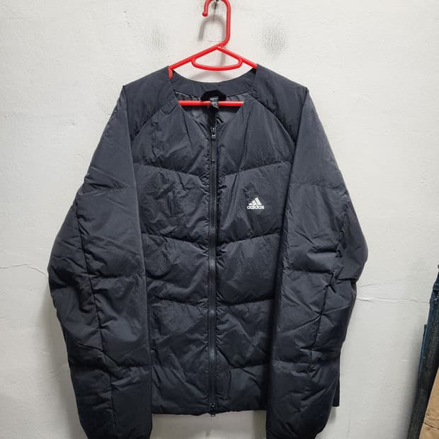 아디다스 레귤러핏 카라리스 라이트웨이트 다운