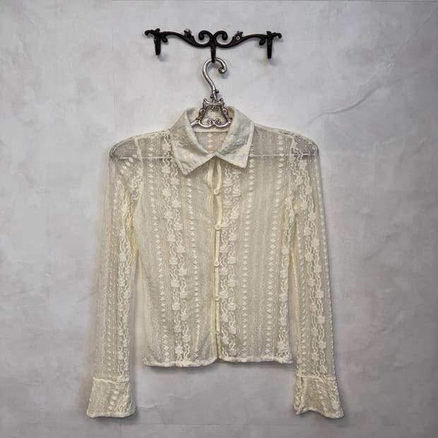 Ivory bohemian floral lace blouse