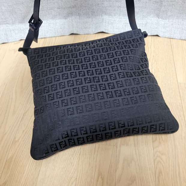 (정품)펜디 쥬카 메신저 크로스백