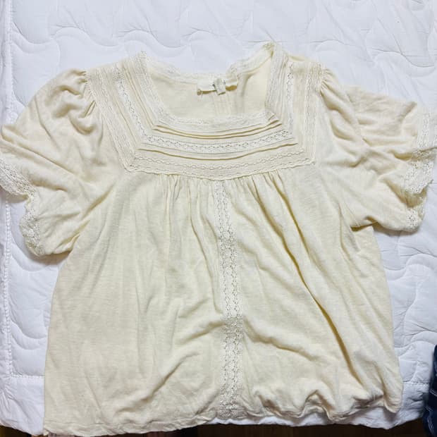 아떼 바네사브루노 스퀘어넥 블라우스 s사이즈