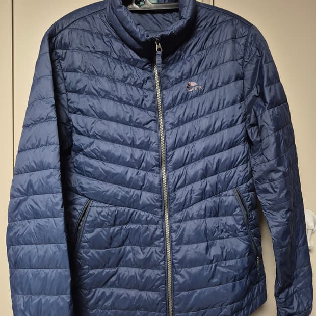 네파 정품 구스경량패딩 95사이즈 팝니다