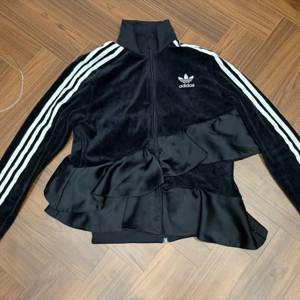 아디다스 x 제이쿠 jkoo 프릴 벨벳 트레이닝 점퍼