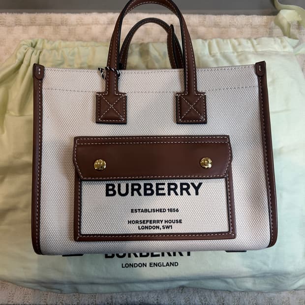 [정품/중고] 버버리 미니 프레야 토트백