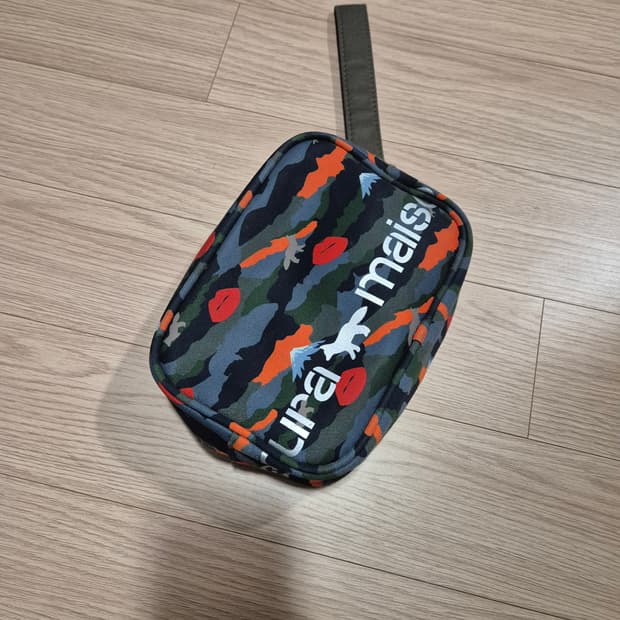 슈에무라 메종키츠네 콜라보 화장품 파우치