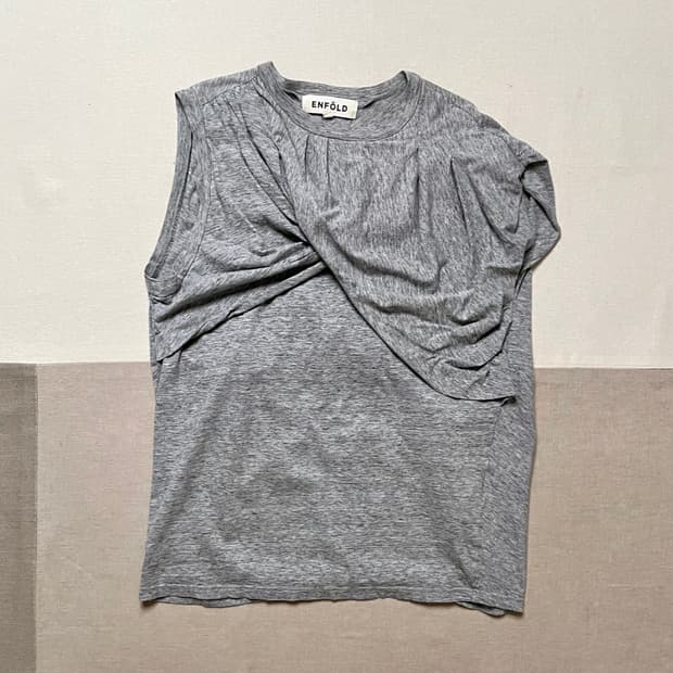 엔폴드 비대칭 드레이프 슬리브리스 enfold asymmetry 