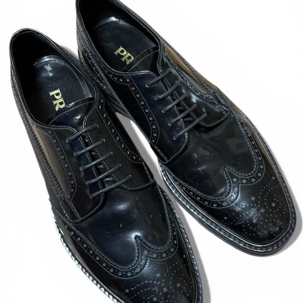 프라다 남성 윙팁 구두 블랙