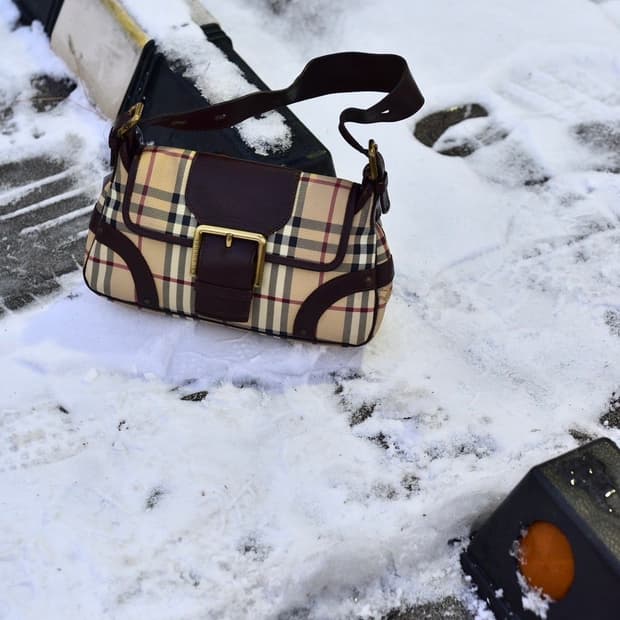 버버리 노바체크 숄더백(정품)