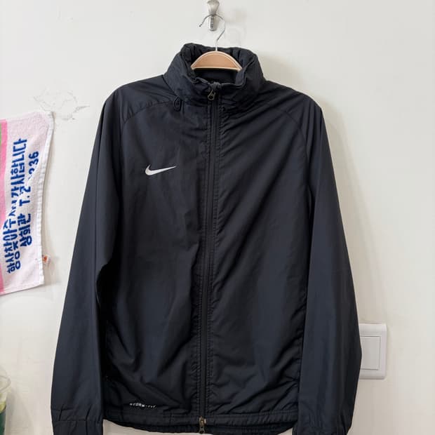 589. 나이키 바람막이