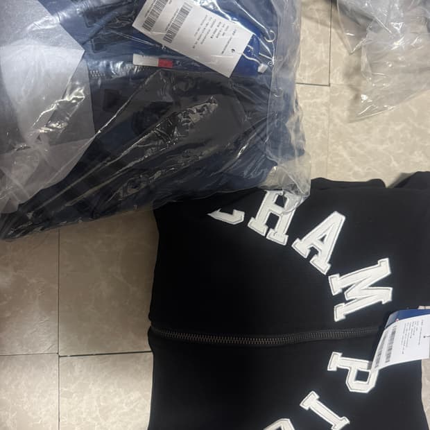 M사이즈 챔피온 아치로고 후드집업 블랙&가먼트다잉 블루