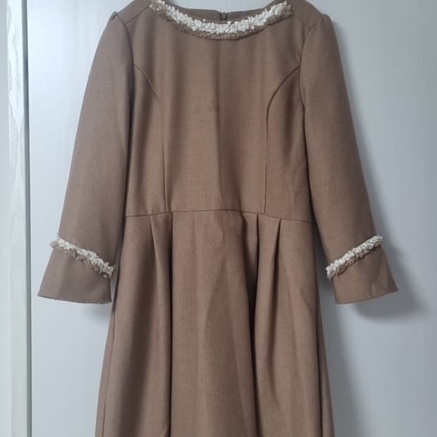 시크라인 베이지 원피스 S 하객룩 (드라이크리닝 완료)