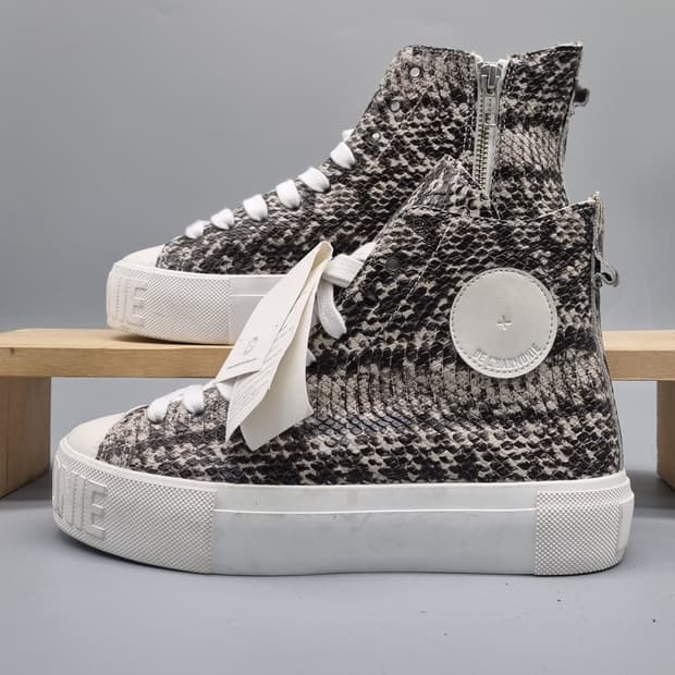 새상품 드하모니 스네이크 여성하이탑245