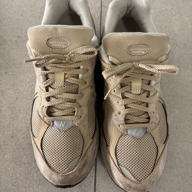 뉴발란스 2002R2 베이지색 운동화 280mm 